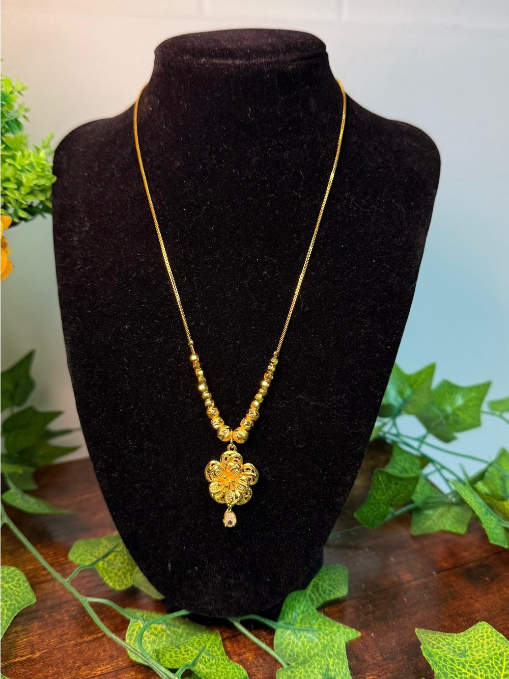 Gold Floral Pendant Necklace - Women Jewelry